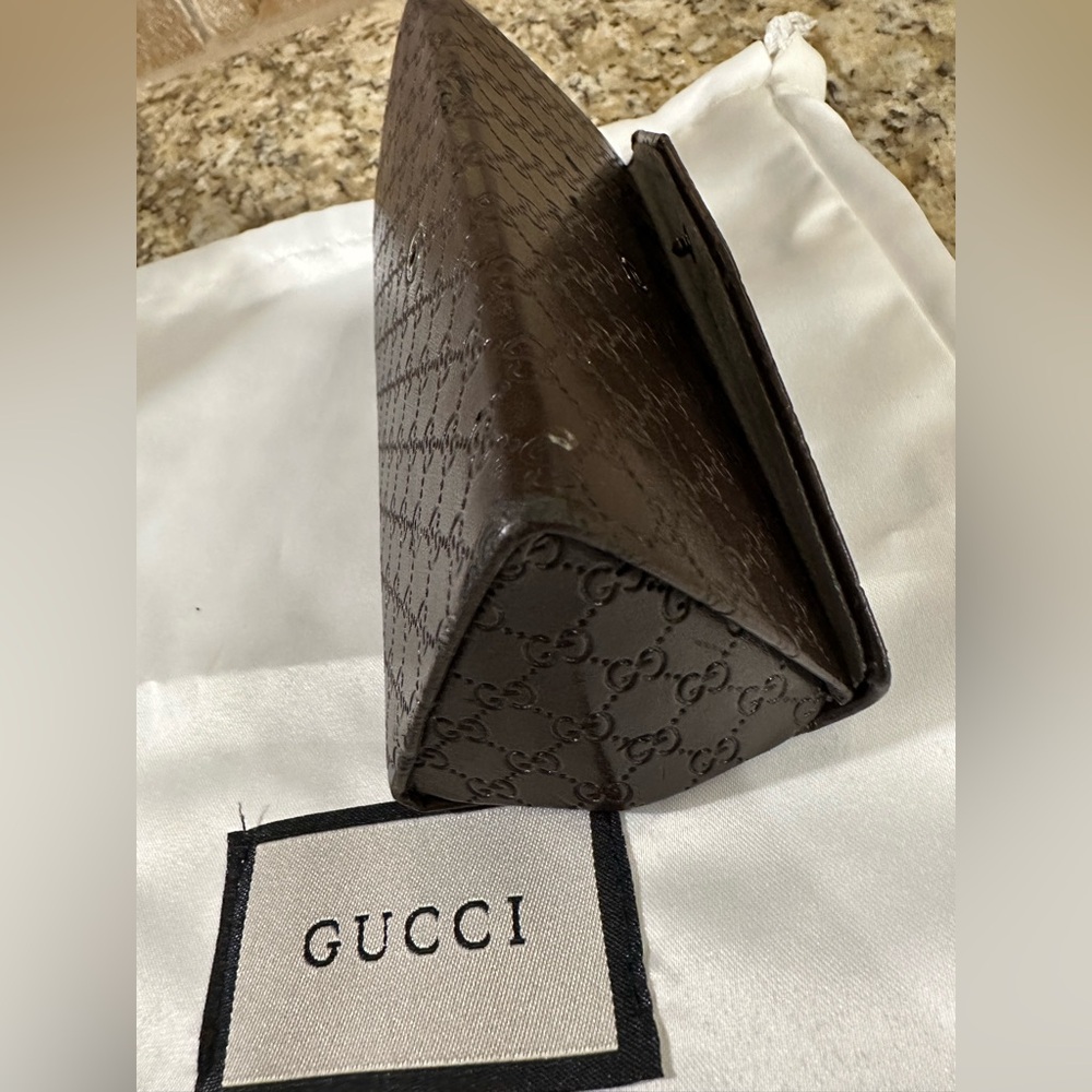 Gucci Brown Sunglasses Case, dust bag and lens wipes. **no glasses** - Picture 5 of 8